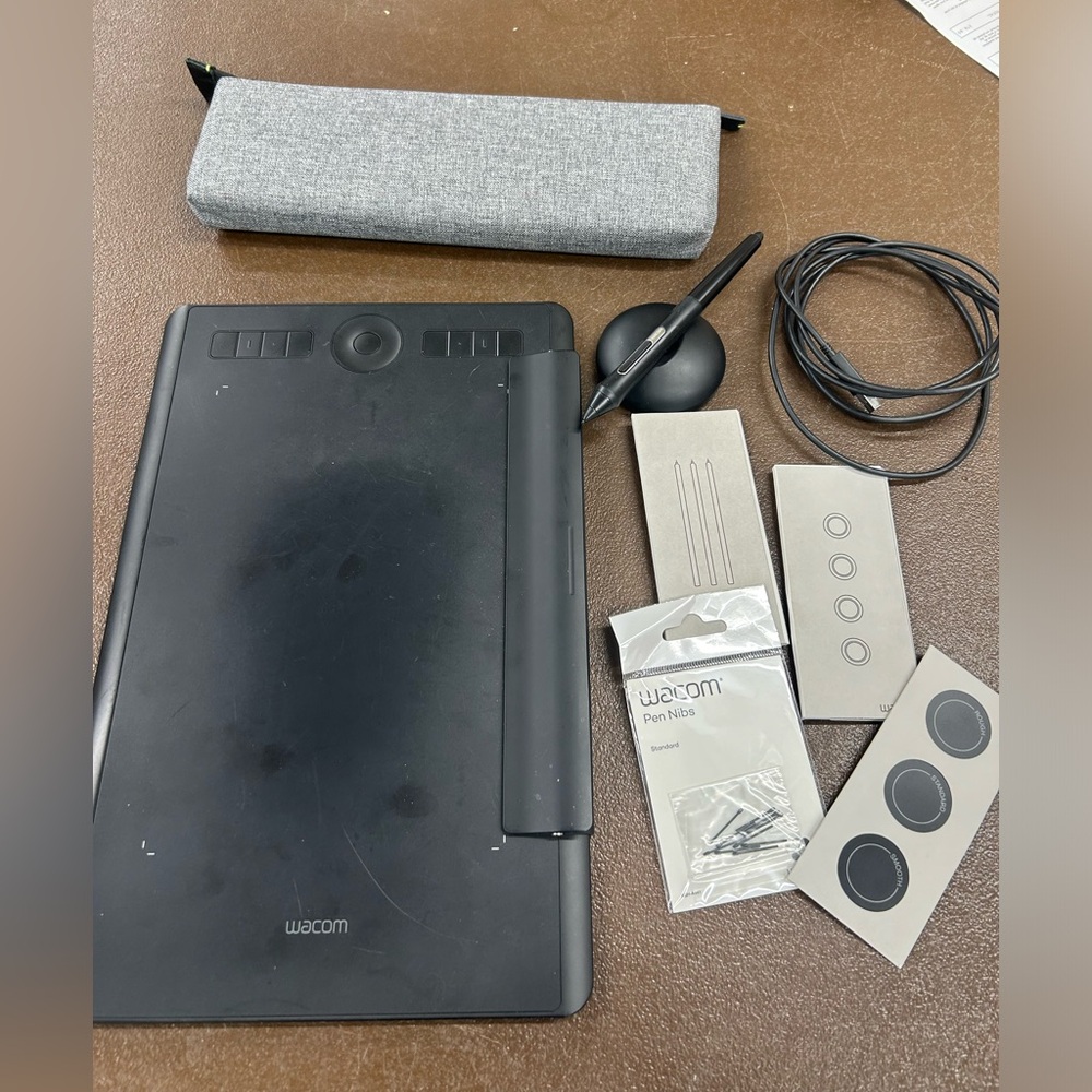 Wacom Intus Pro digital drawing tablet size medium